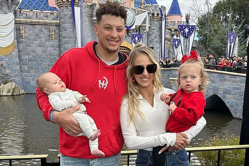 Patrick & Brittany Mahomes’ New Photos Prove Their Kids Are Already Fully Embracing This Fall Fashion Trend