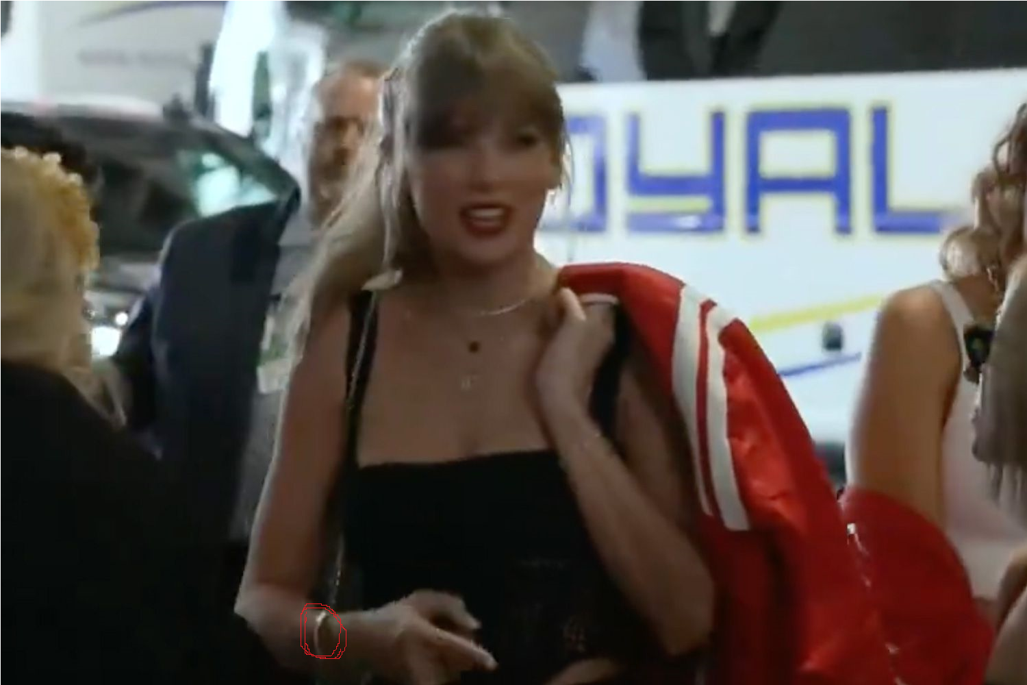watch : Taylor Swift arrives at Las Vegas stadium with Travis Kelce SYMBOL . Super Bowl 2024