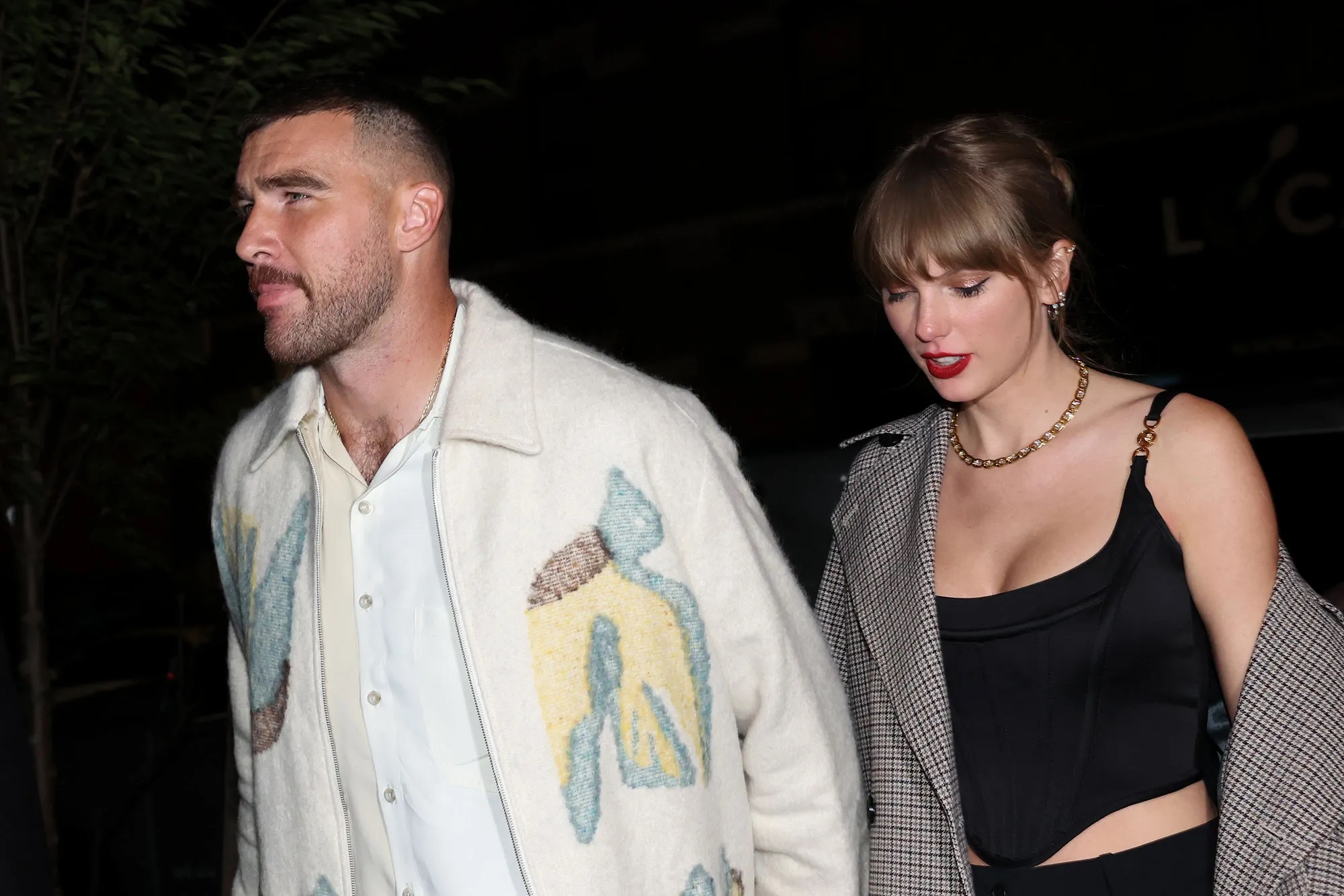 JUST IN: Teary-Eyed Travis Kelce announced this message to Taylor Swift.