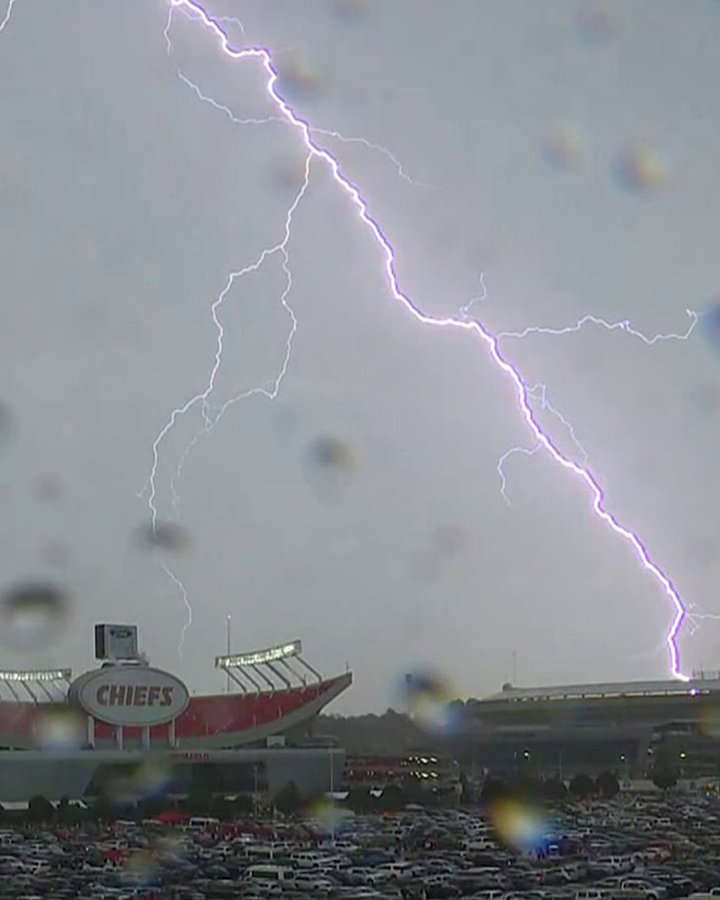 LIVE UPDATES: Kansas City Chiefs and Baltimore Ravens game delayed due to rain: Eyes are on Kansas City in primetime tonight as the Chiefs and Ravens face off — with Taylor Swift back at Arrowhead to watch.