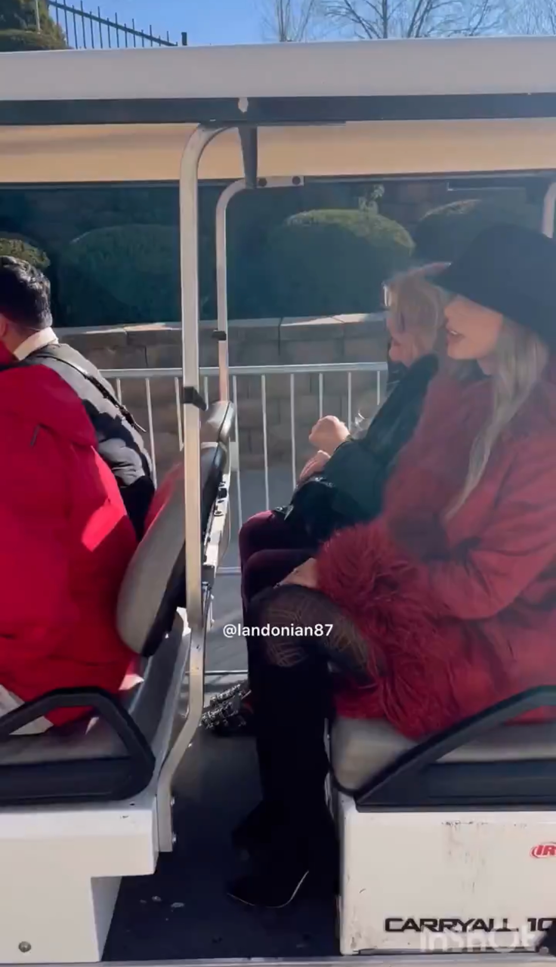 JUST IN: Taylor Swift and her parents Andrea and Scott has ARRIVED at Arrowhead Stadium with ENGAGEMENT ring on to show Support for boyfriend Travis Kelce Chiefs vs. Texans game “She can’t hide that she’s taken”