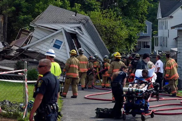 JUST IN: 15mins ago Simone Biles rushed to hospital after house collapsed , Husband Jonathan tearfully ask for prayers. In a critical condition