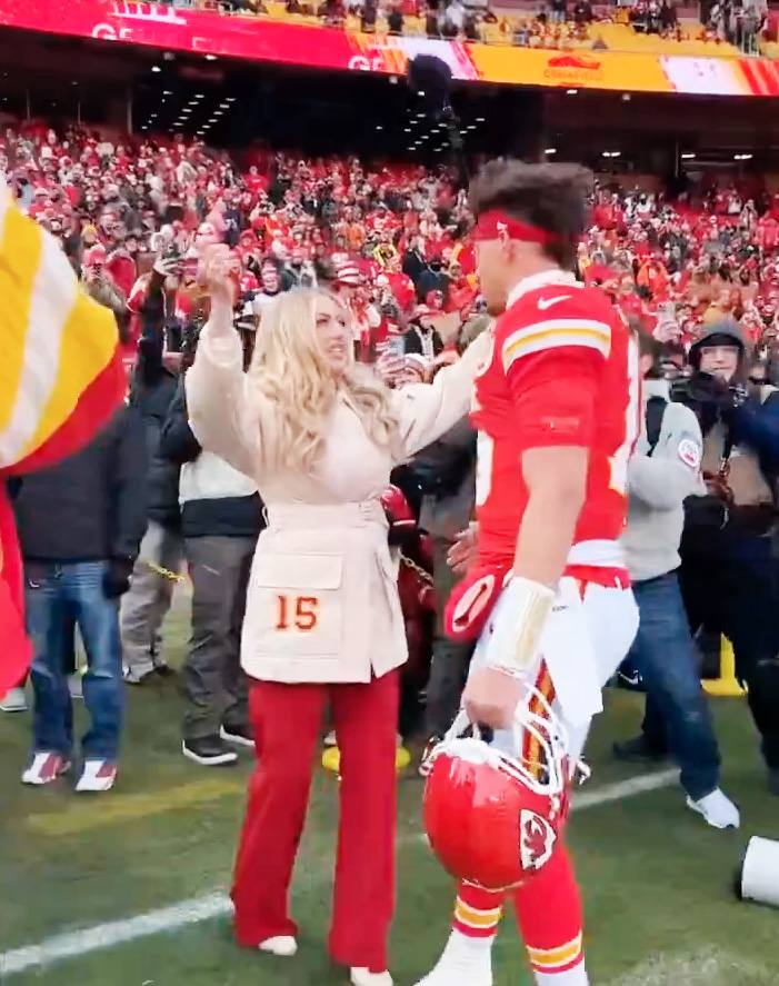 JUST IN: Fans are all saying the same thing as Brittany Mahomes gives husband Patrick a good luck kiss at Chiefs playoffs game less than a week after giving birth