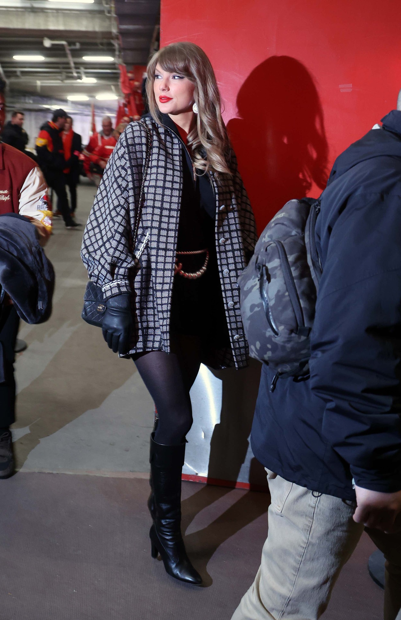 JUST IN: Fans Notice Big Change in Taylor Swift behavior when she arrived at the Arrowhead stadium for Chiefs Vs Texans Game. Could this be the Reason? 🤔