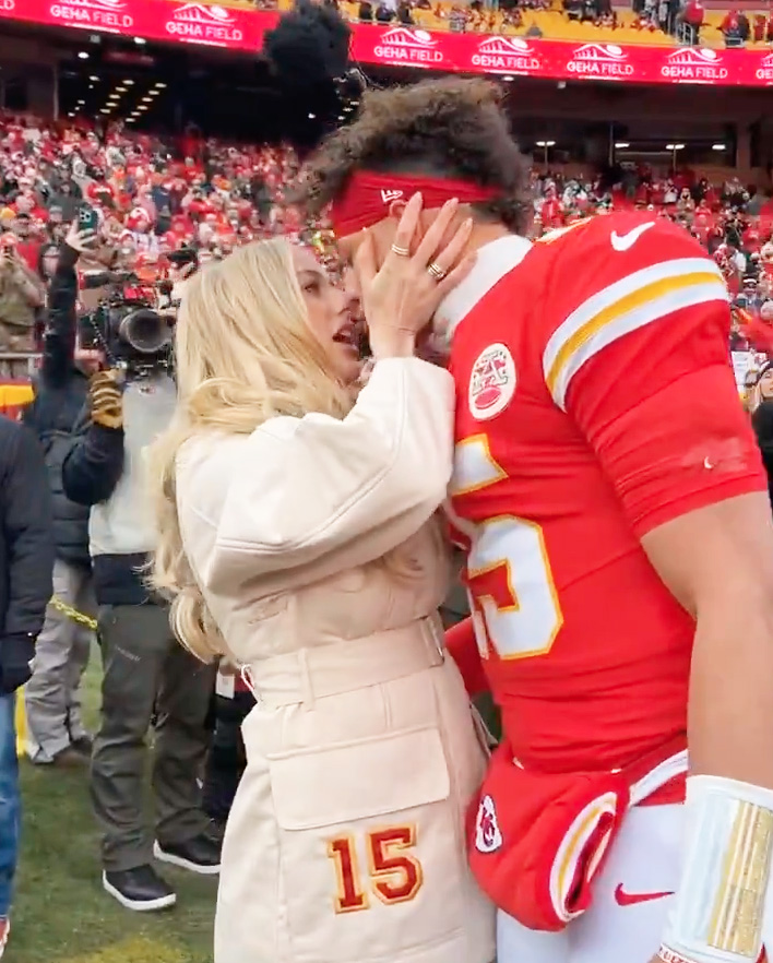 JUST IN: PATRICK MAHOMES: If I have ever brought a smile on your face and you love me I need Rose 🌹 from you🌹🥰