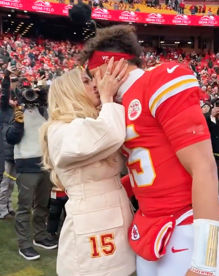 JUST IN: Fans are all saying the same thing as Brittany Mahomes gives husband Patrick a good luck kiss at Chiefs playoffs game less than a week after giving birth