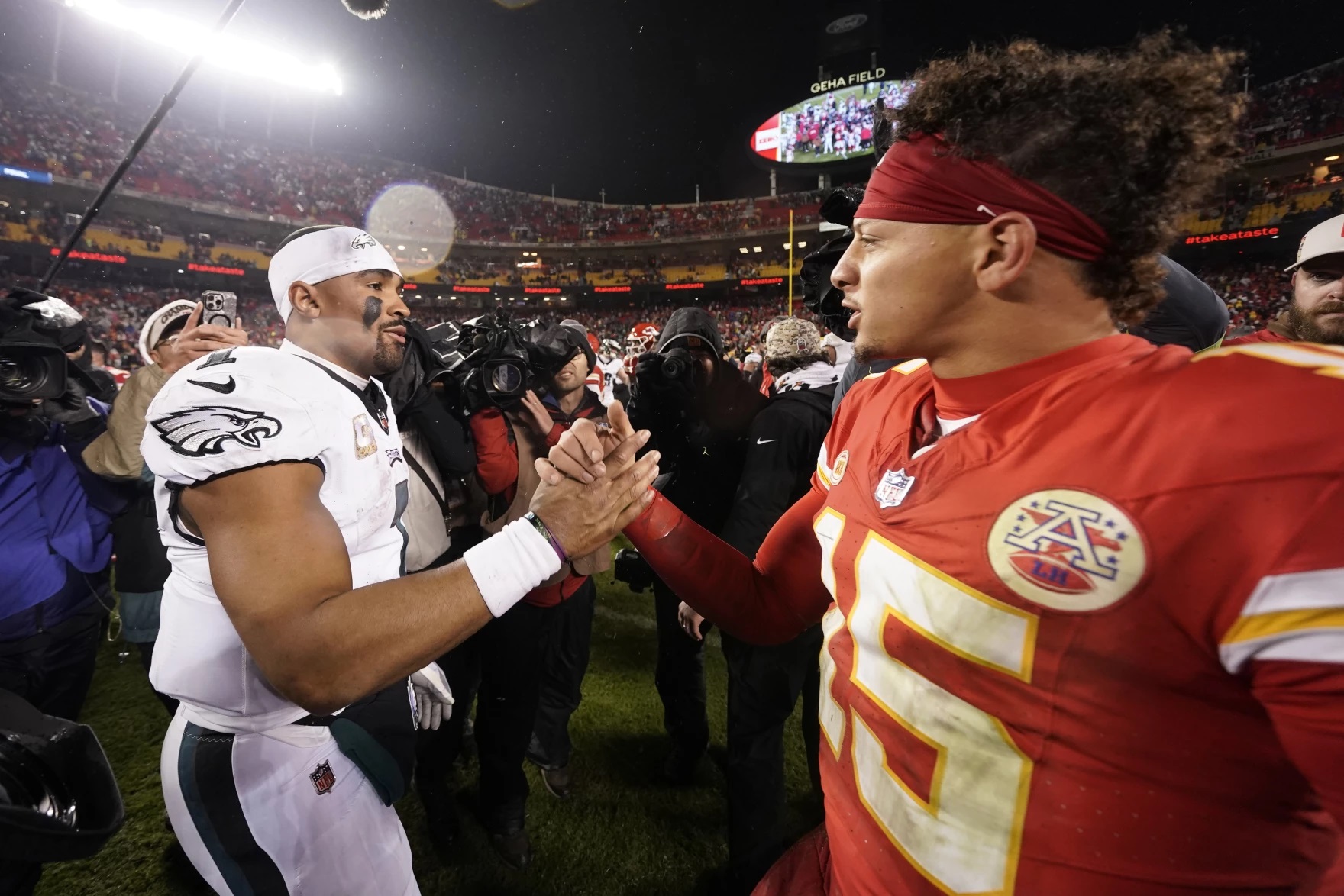 JUST IN: PATRICK MAHOMES: If I have ever brought a smile on your face and you love me I need Rose 🌹 from you🌹🥰