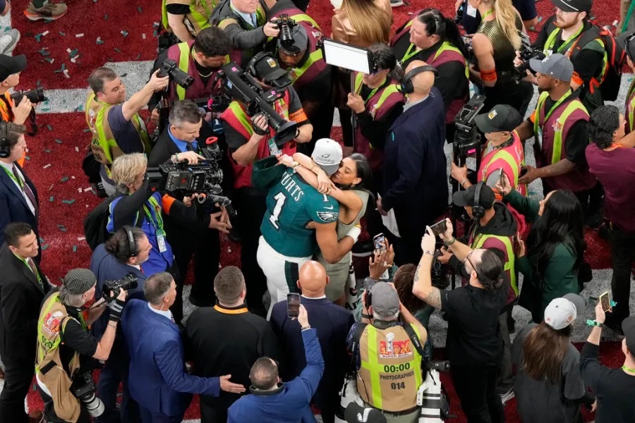 THIS IS SO EMOTIONAL: Super Bowl 2025 was a night of triumph for the Philadelphia Eagles, but the biggest surprise came after the game, when Jalen Hurts stole the spotlight with a heartfelt proposal to his girlfriend Bry Burrows