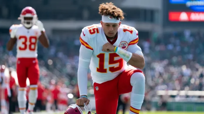 Chiefs QB Patrick Mahomes believes penalty should've been called on hail mary vs. Packers