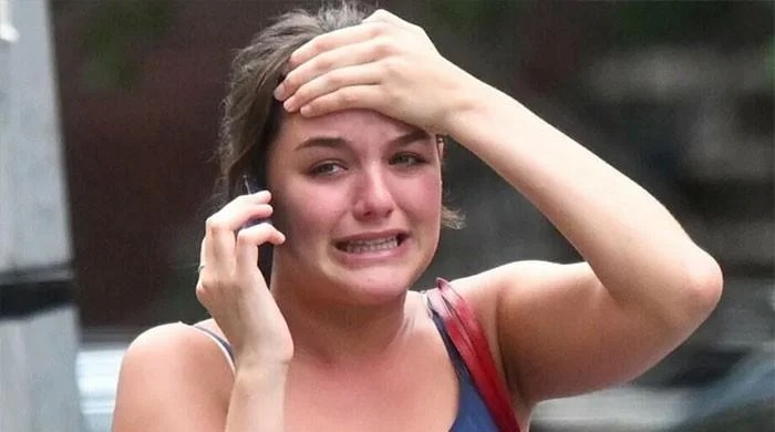 Suri Cruise 18-year-old daughter of Tom Cruise and Katie Holmes, spotted crying on phone while out and about in New York, after she got a call that her mother Katie Holmes and estranged father Tom Cruise has been confirmed…Read More