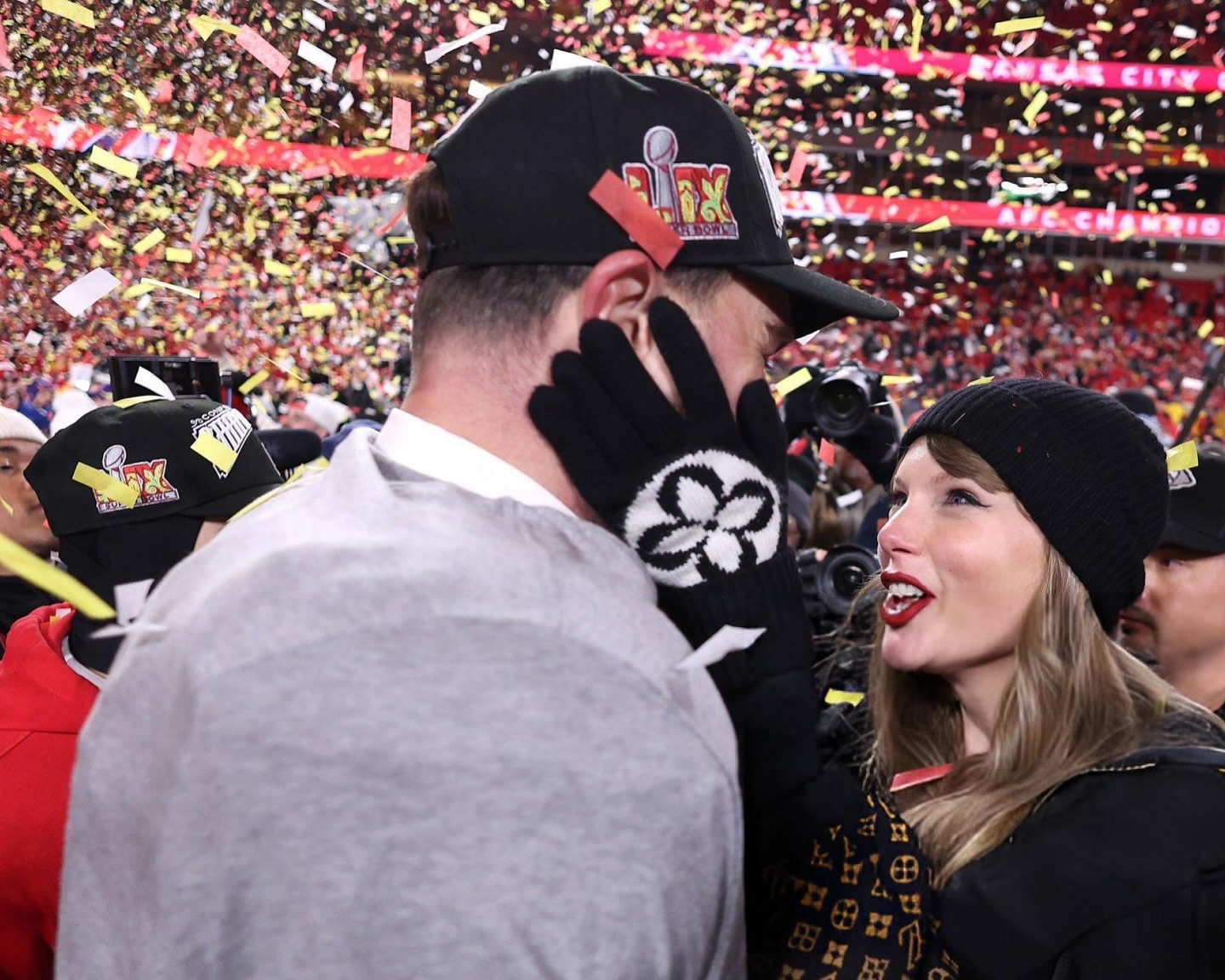 Breaking: Travis Kelce and Taylor Sweet celebrate Kansas City Chiefs advancing to the Super Bowl, the Pop-star could not hold her joy as she gives the Chiefs Star a wet KISS in this Emotional Clip