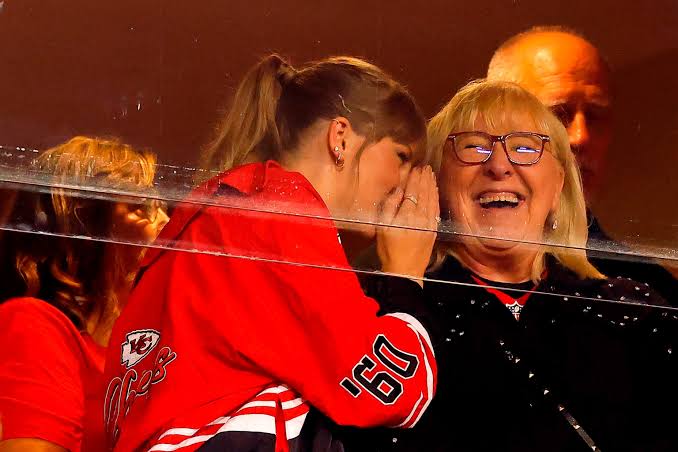 JUST IN: Taylor Swift’s Surprising Gesture Towards Travis Kelce’s Mother, Donna Kelce, for the New Year 2025 Makes His Love For Her Grow Even Stronger, Even Fans Are in Love All Over Again