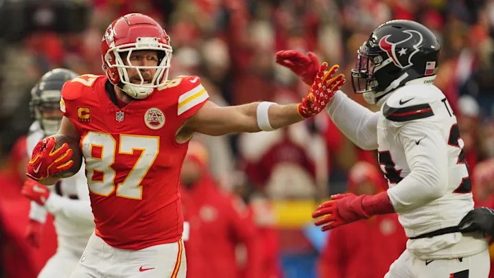 JUST IN: It happened few minutes ago and is already trending on the internet: Watch as Travis Kelce exchanged fisticuffs with Texans C.J. Stroud to the disappointment of Taylor Swift, who is seen angrily leaving the stadium...Andy Reid is....