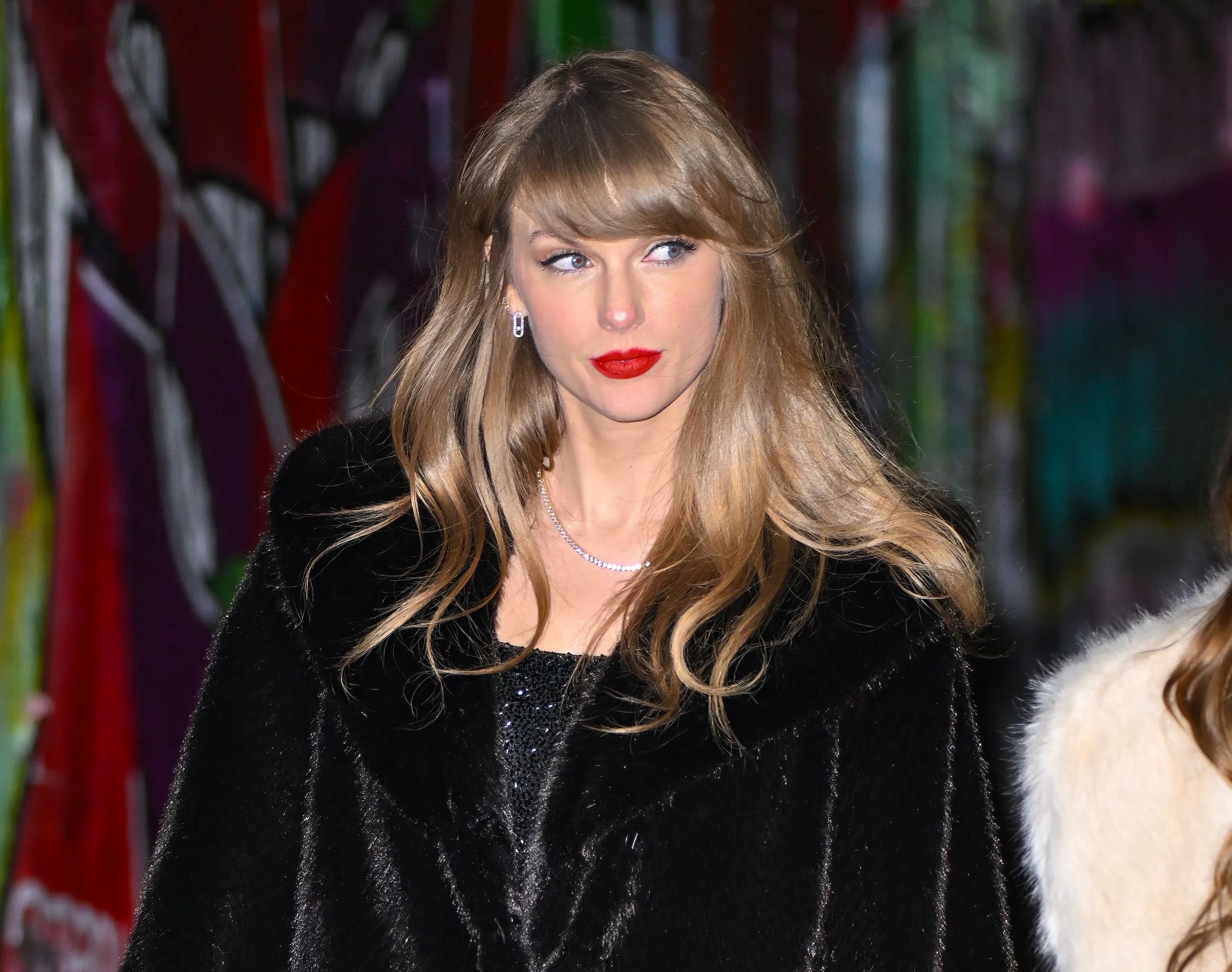 Just in: Taylor Swift delivers 4-word message to Fans amid date night with Travis Kelce