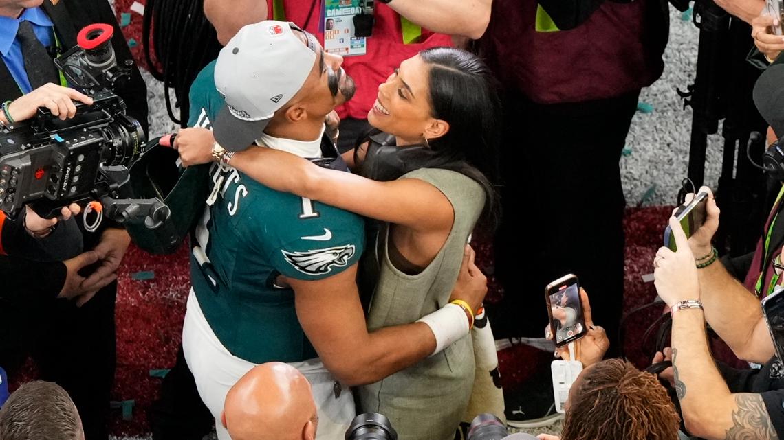 THIS IS SO EMOTIONAL: Super Bowl 2025 was a night of triumph for the Philadelphia Eagles, but the biggest surprise came after the game, when Jalen Hurts stole the spotlight with a heartfelt proposal to his girlfriend Bry Burrows