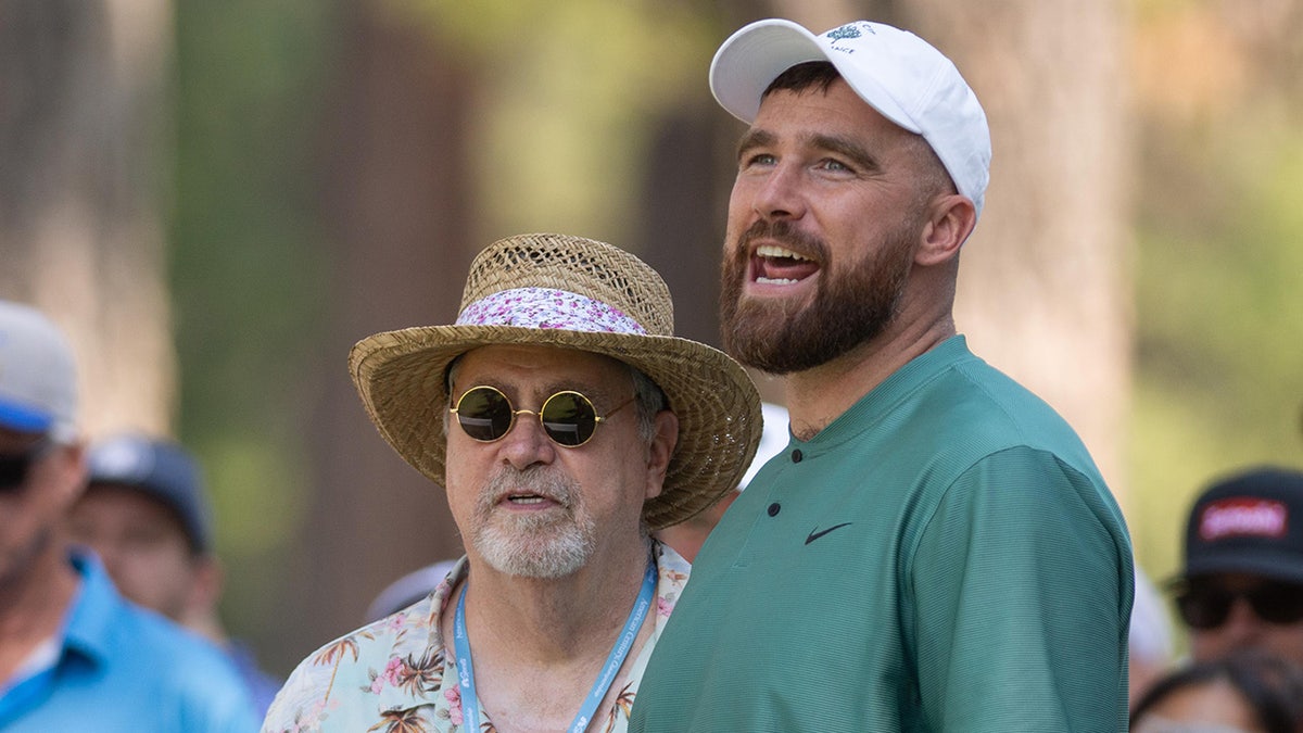 BREAKING: Travis Kelce just received Tragic News about his father, very sad...