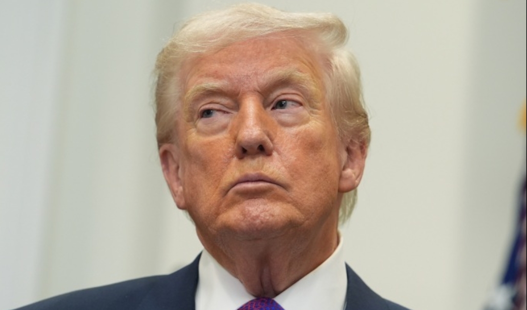 BREAKING: Major U.S. Banks Sever Ties with Trump Organization, Citing “Unacceptable Legal Risk”; Buffett Warns of “House of Cards” and after Top European prosecutor drops bomb on Trump-Epstein email scandal exposure.