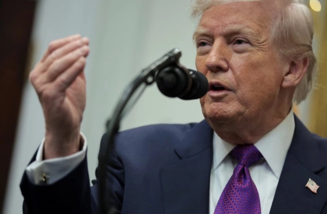 BREAKING: Major U.S. Banks Sever Ties with Trump Organization, Citing “Unacceptable Legal Risk”; Buffett Warns of “House of Cards” and after Top European prosecutor drops bomb on Trump-Epstein email scandal exposure.