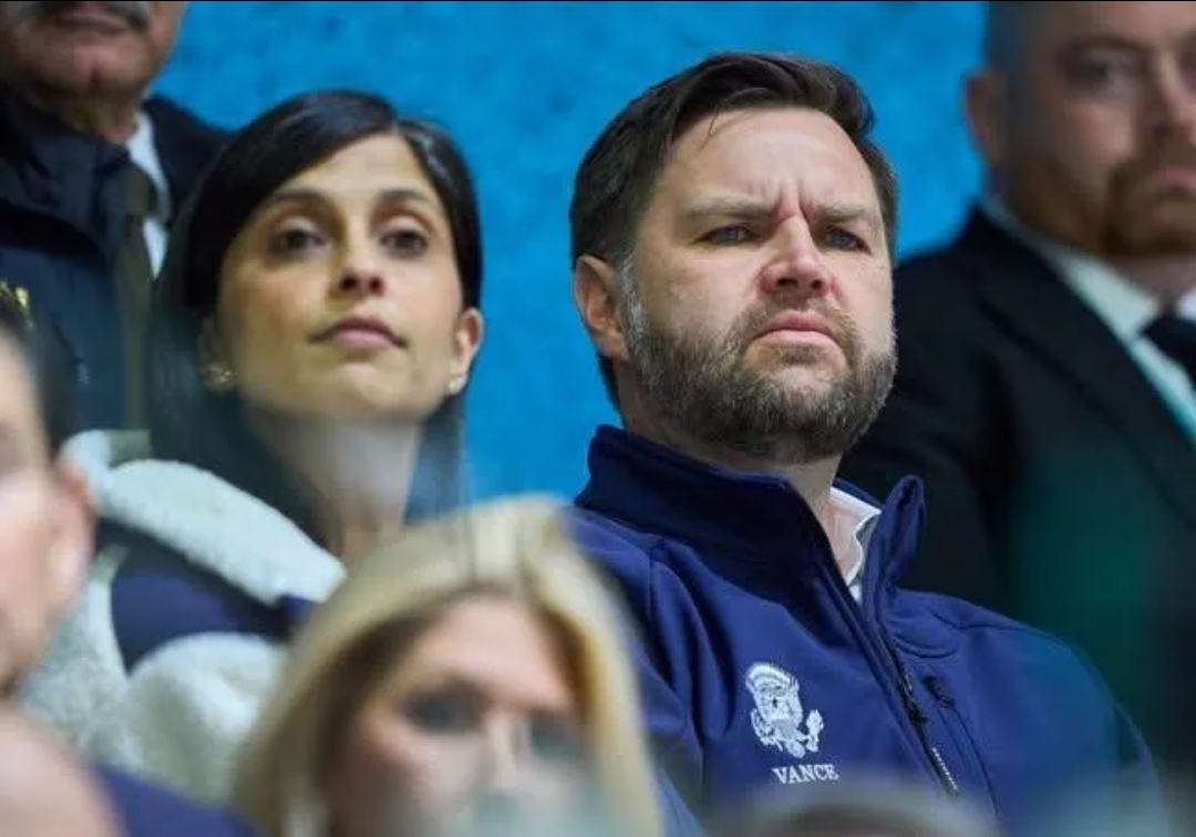 BREAKING: Top GOP pollsters warn that if Trump keeps tariffing the world, and starts a war in Iran, and doesn't arrest any other Epstein pedophiles, and keeps stealing billions of tax dollars, "The Dems will win enough Senate seats to impeach him and JD for President Jeffries."