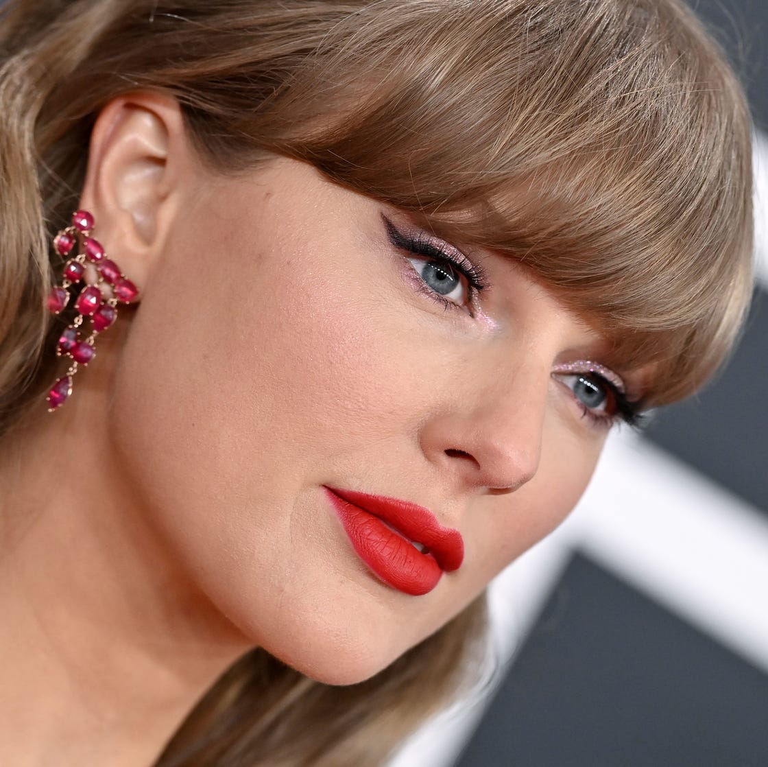 Here’s the Mascara Insider reveals Taylor Swift Will Wear at Her Wedding - And It has seen 500% sales surge