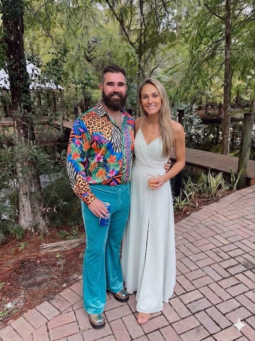 Kylie and Jason Kelce stole the show with their jaw-dropping looks at a friend’s wedding… until one A-list star had the AUDACITY to shade Jason’s wild outfit. Kylie nearly went OFF defending her man!
