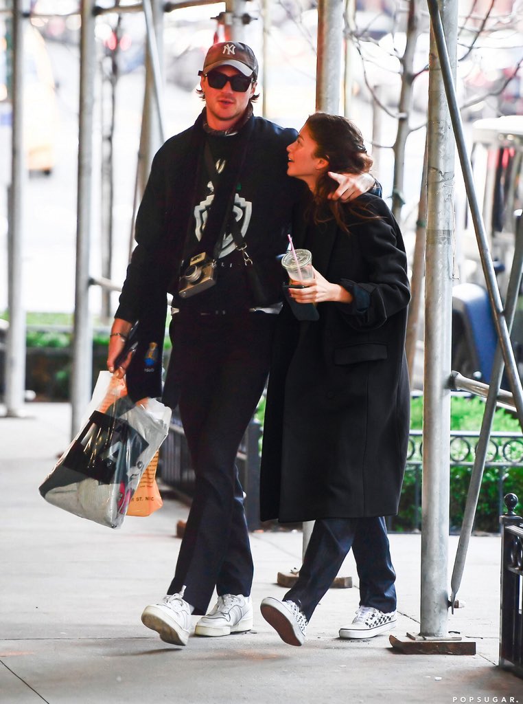 Not even 48 hours after their breakup, Zendaya, 30, is reportedly back with Jacob Elordi , 29, while Jacob has dumped Kendall Jenner, 30, just to be with Zendaya. This is getting crazy