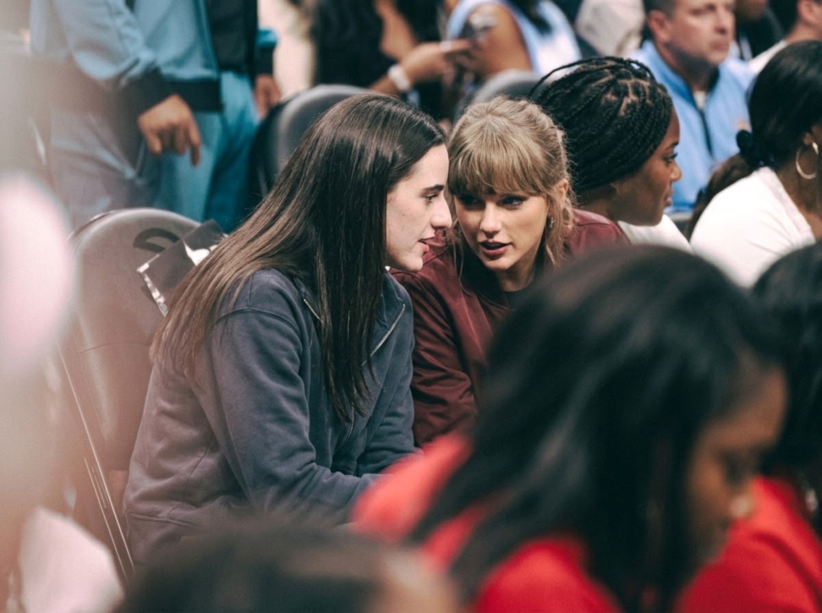 TAYLOR SWIFT STUNS AT STATE FARM ARENA BESIDE CAITLIN CLARK FOR THE WNBA FINALS GAME 6 MATCHUP BETWEEN THE VALKYRIES AND DREAM IN ATLANTA – BUT FANS NOTICE HER DIFFERENT LOOK AND ONE DETAIL HAS EVERYONE TALKING